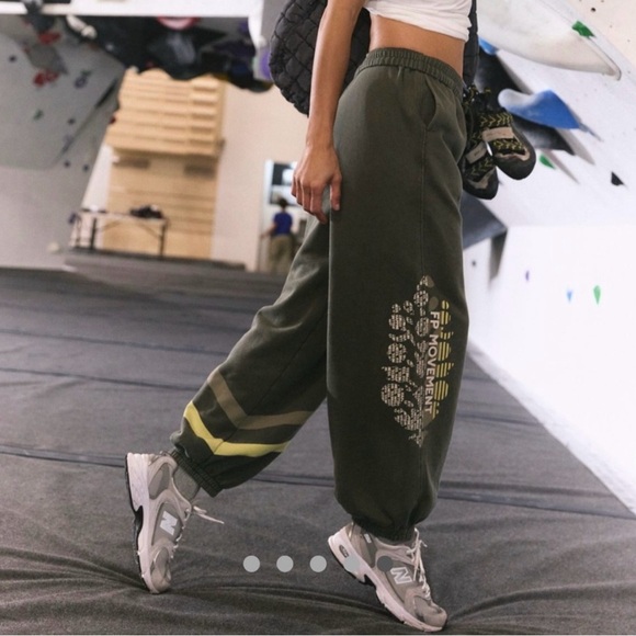Free People Movement All Star Logo Pant - Picture 1 of 7
